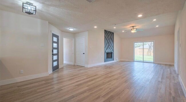 Photo - 5502 Hewitt Dr