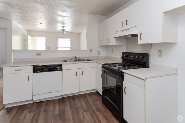 2BR, 2BA - 860SF