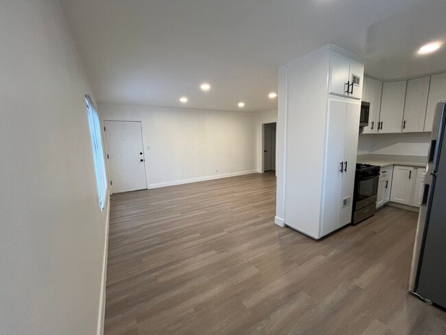Building Photo - 3633 Kelton Ave Unit 2 Rental