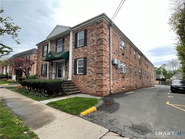 Photo - 398 Courtland Ave