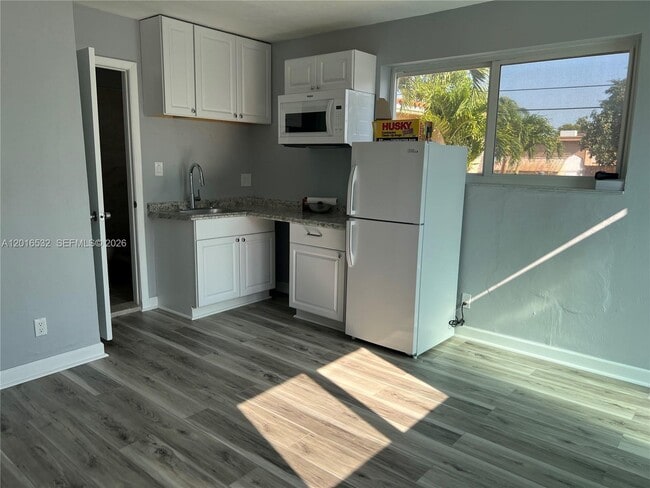 Photo - 715 E 49th St Unidad 1
