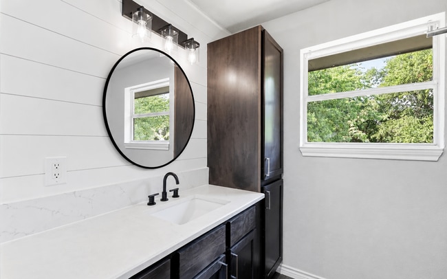 Photo - 214 E Evans St