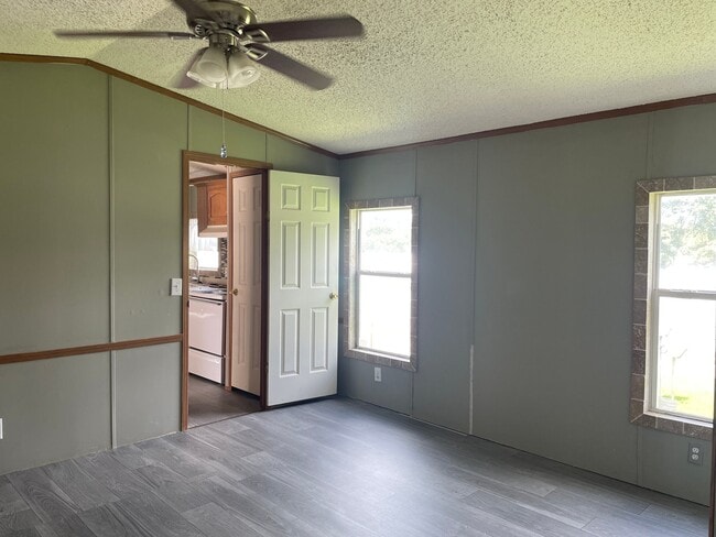 Photo - 201 Cumberland Ln