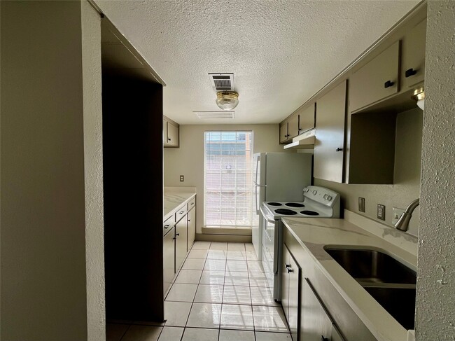 Photo - 1042 W Village Ct Unidad C