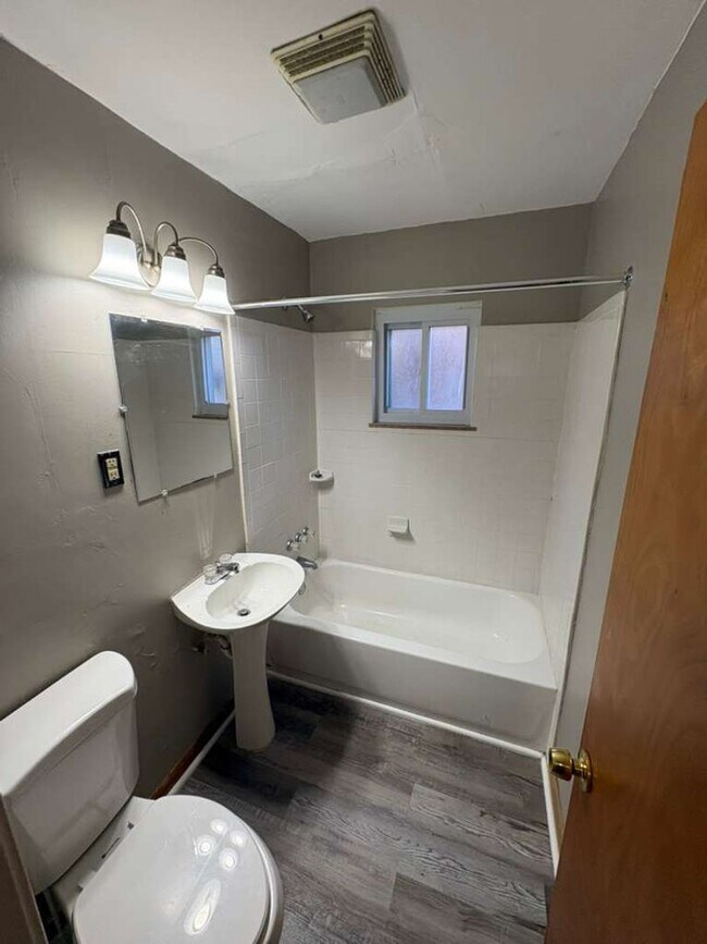 Photo - 18015 Harvard Ave Unit 1