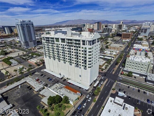 Building Photo - Gorgeous downtown loft at SoHo!