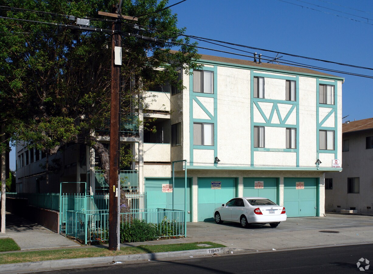 Photo - 11943 Grevillea Ave