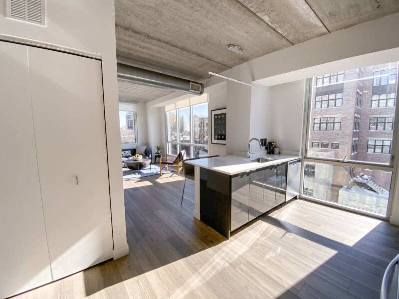 Photo - 753 W Sheridan Rd