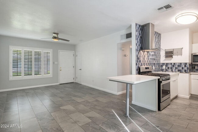 Photo - 512 E Roanoke Ave Unidad 6