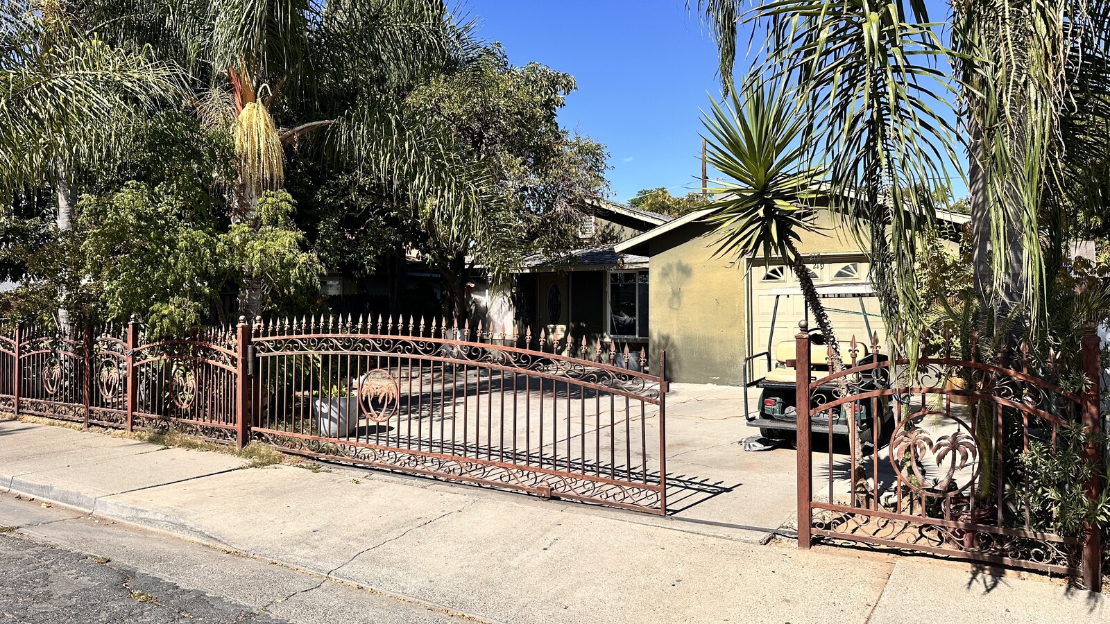 Photo - 219 E 10th St