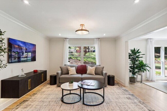 Photo - 1007 Somerset Dr NW