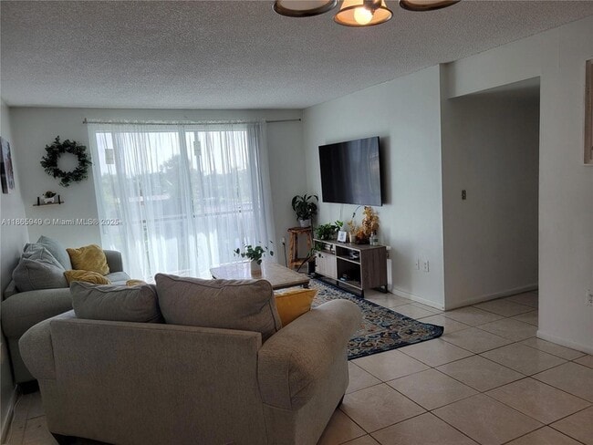 Photo - 919 Hillcrest Dr Unit 306
