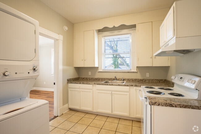 1BR, 1BA - Kitchen - 500 Euclid Avenue