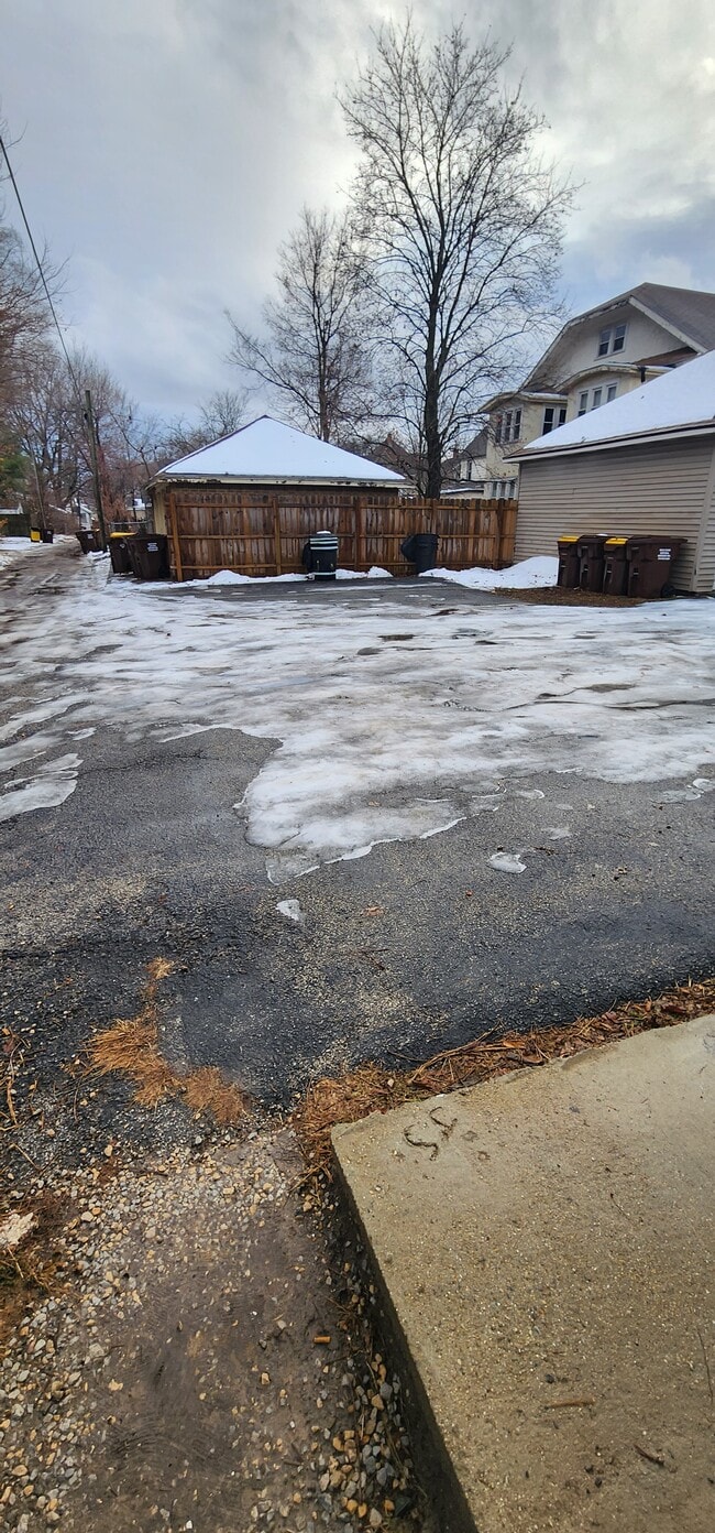 Building Photo - 1416 Auburn St Unit 1416 auburn st