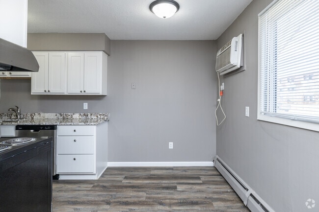 2BR, 1BA - 860SF - Dining Area