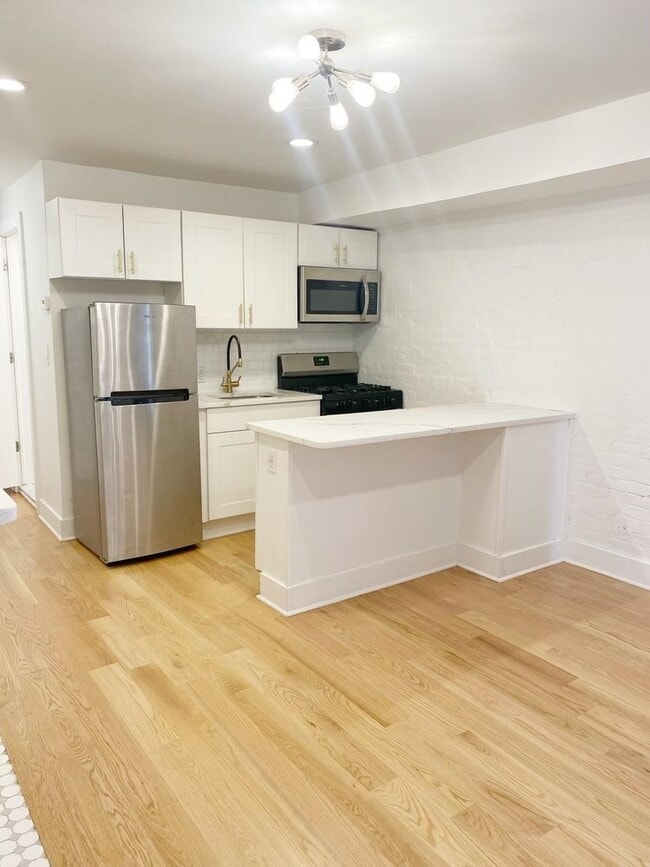 Building Photo - 14 Crescent Ave Unit 1-1 Rental