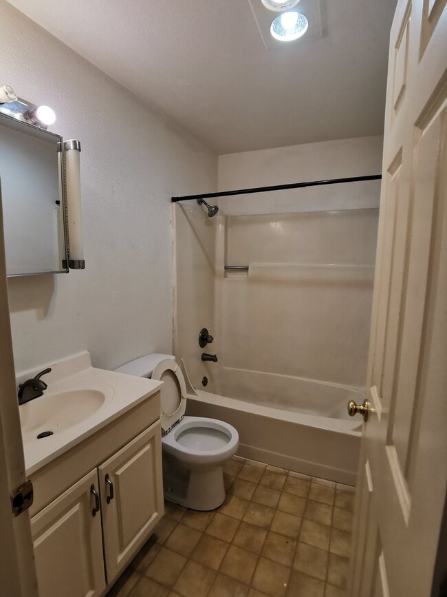 Photo - 9011 236th St SW Unidad D