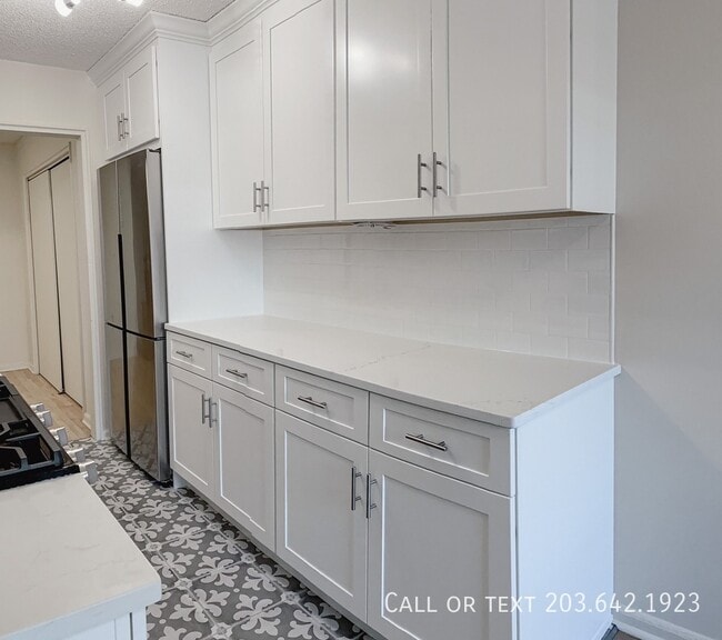 Photo - 570 Whitney Ave