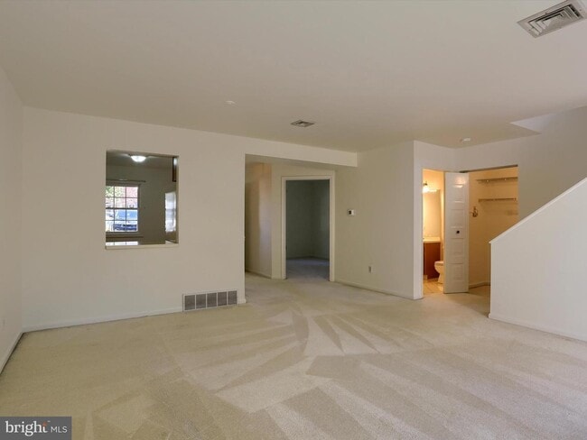 Photo - 1068 W Foxcroft Dr