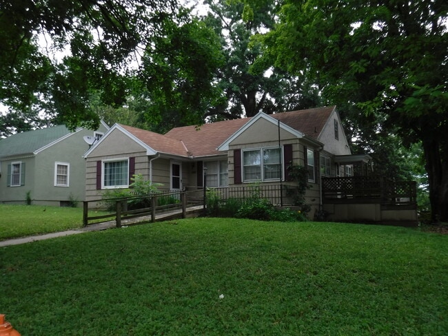 Photo - 1915 S 33rd St