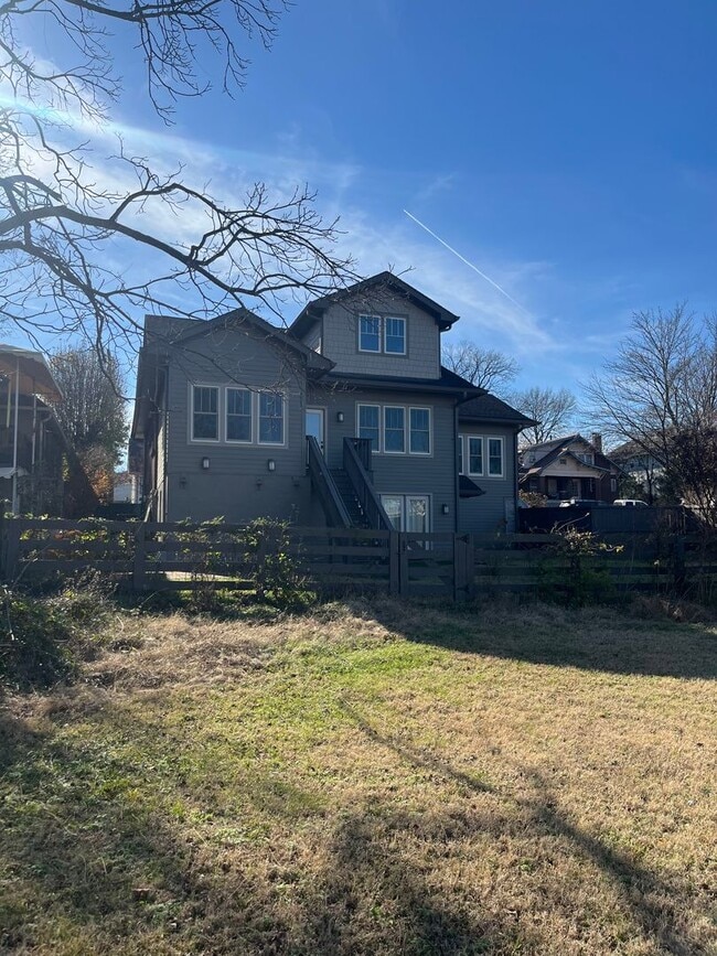 Photo - Charming Home in Belmont-Hillsboro Neighborhood, minutes to Vandy and Belmont, Fenced Yard