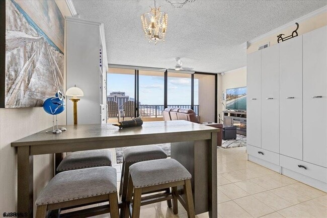 Photo - 3851 Boardwalk Unidad 2005