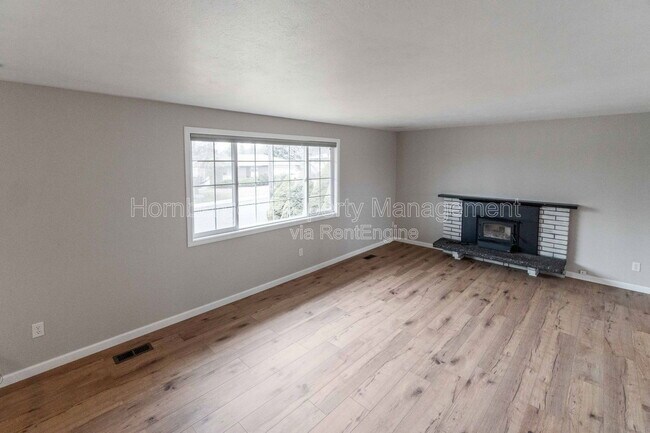 Photo - 6604 N Greenwood Blvd