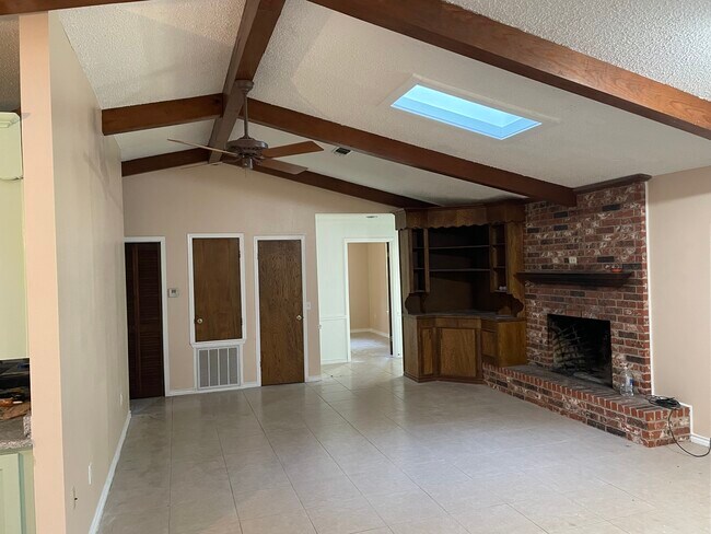 Photo - 183 Heatherwood St