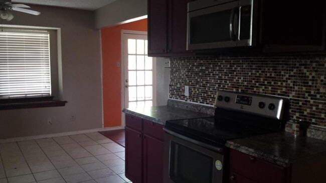 Photo - Beautiful 4 Bedroom in Garland!