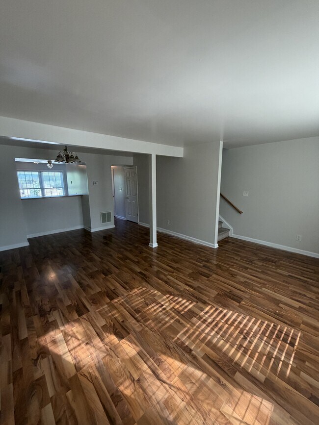Photo - 160 Lee St