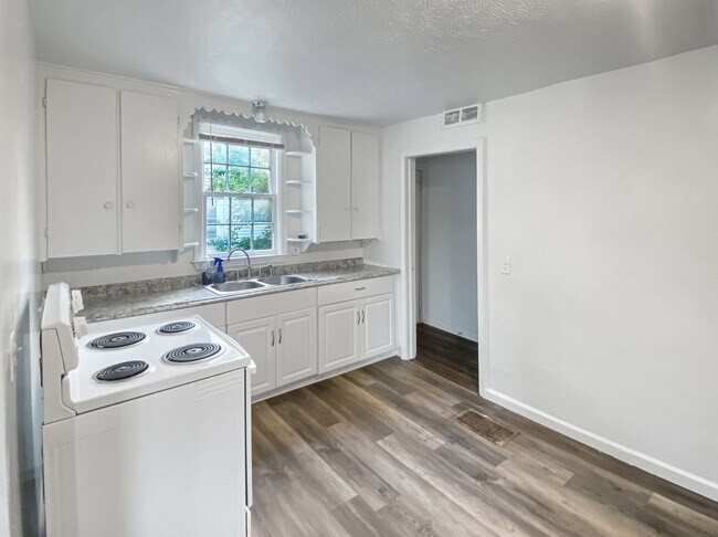 Photo - 01730 - Averill135-137 Unit 234 S Union