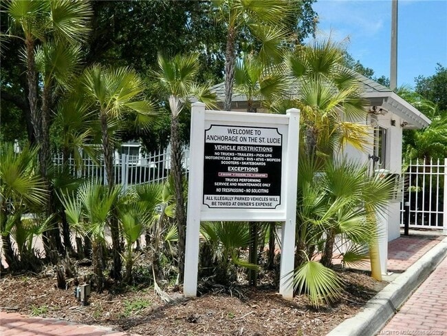 Photo - 2506 SE Anchorage Cove Unit 1