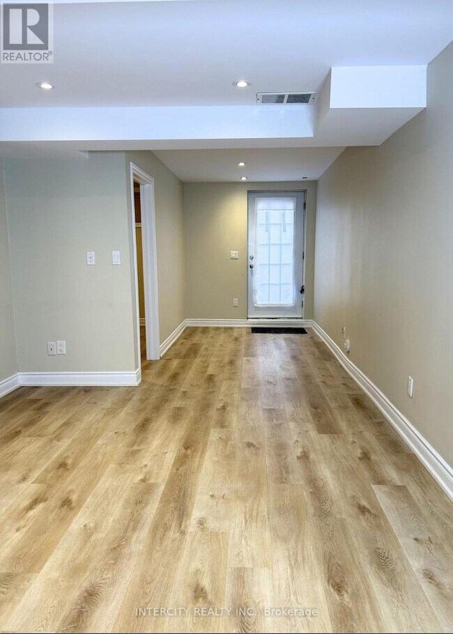 Photo - 30 Oak Park Crescent