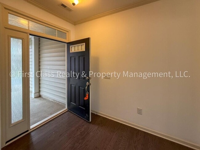 Photo - 565 Park View Drive