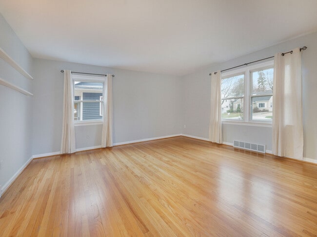 Living room - 516 Berkley Ave Unit Apt. 1 - 1st floor