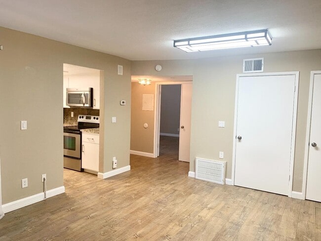 Photo - 5412 Makati Cir