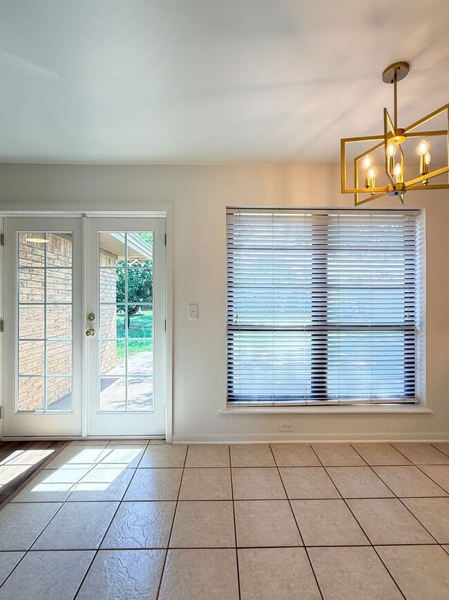 1039 Harris Ln