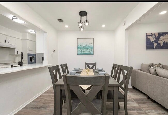 2133 Fleur de Lis Ct