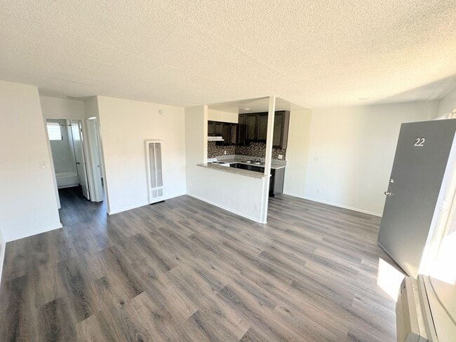 Photo - Nicely updated 1bd/1ba with parking includ... Unidad #22