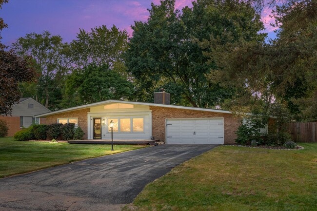 Building Photo - 4047 Ledgestone Dr