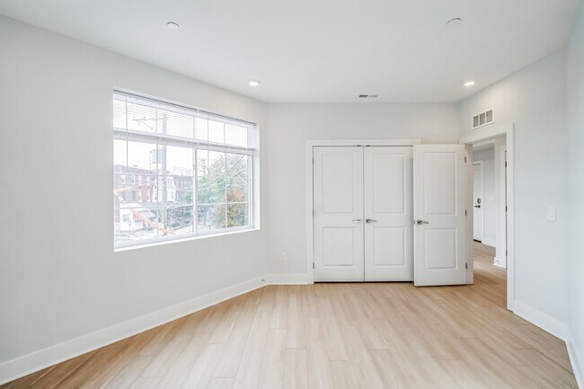 Photo - 646 N 32nd St