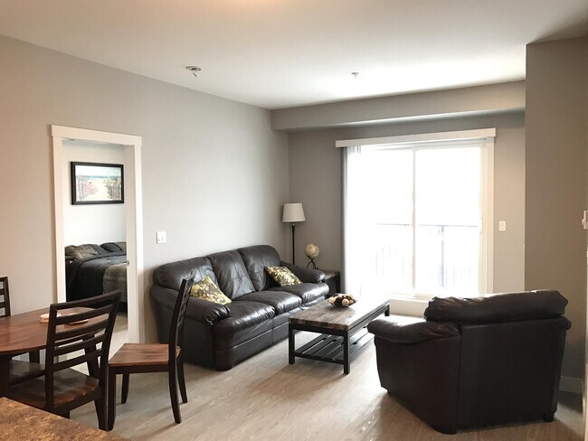 Photo - 10307-10112 112 St