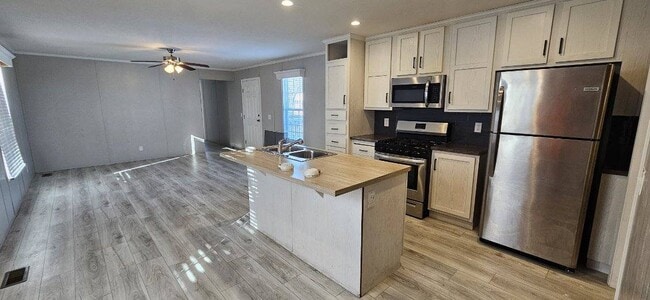 Building Photo - 25 Colony Dr