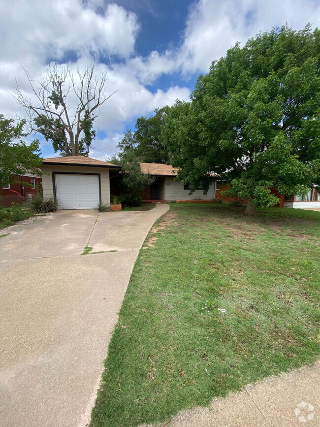 Building Photo - Charming 3-Bedroom Lubbock Home with Spaci...