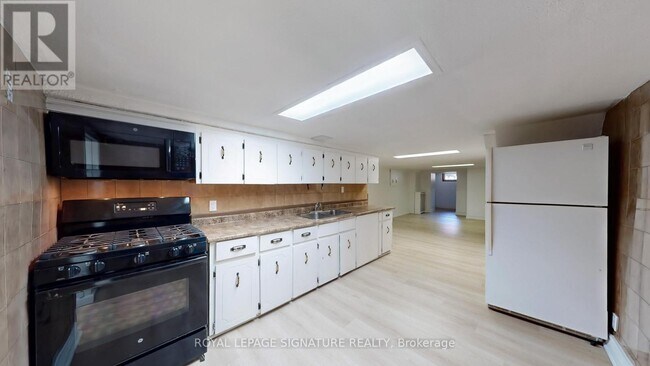 Photo - 247 Palmerston Ave