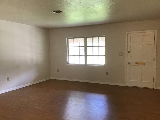 Photo - 717 Denton Rd