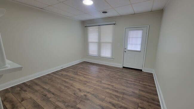 Photo - Shotgun Styled One Bedroom Close To UOfL