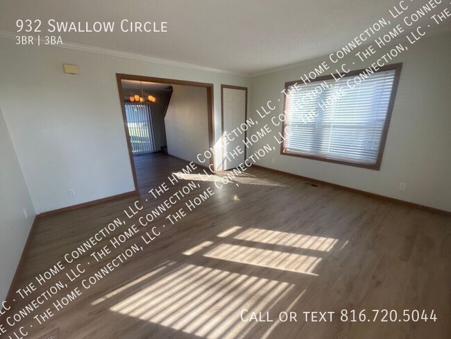 Photo - 932 Swallow Cir