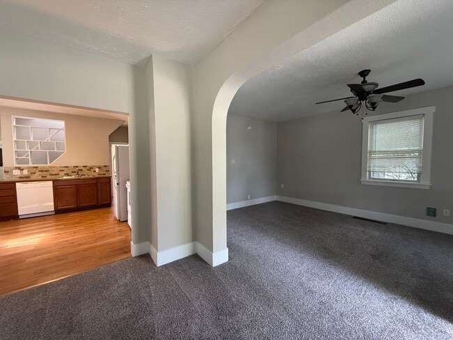 Photo - Large 4 Bed House with Fenced Yard