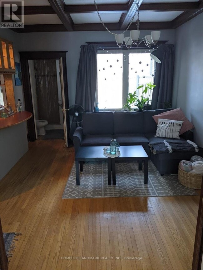 Photo - 1492 King St W